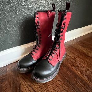 Dr Martens 11820 Zip 14-eye red and black boots